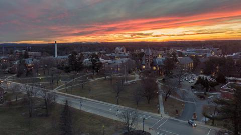 UNH Durham校区 at sunset